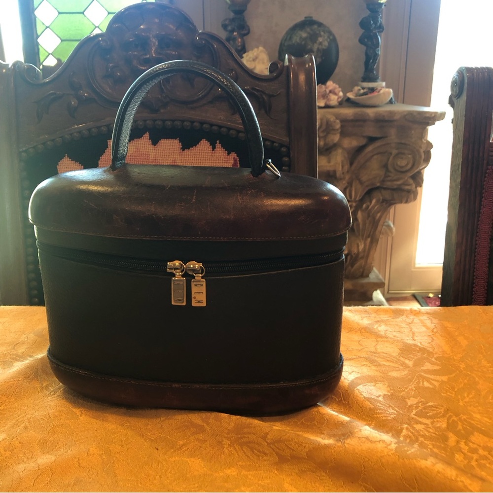 Adorable CEM Leather Handbag